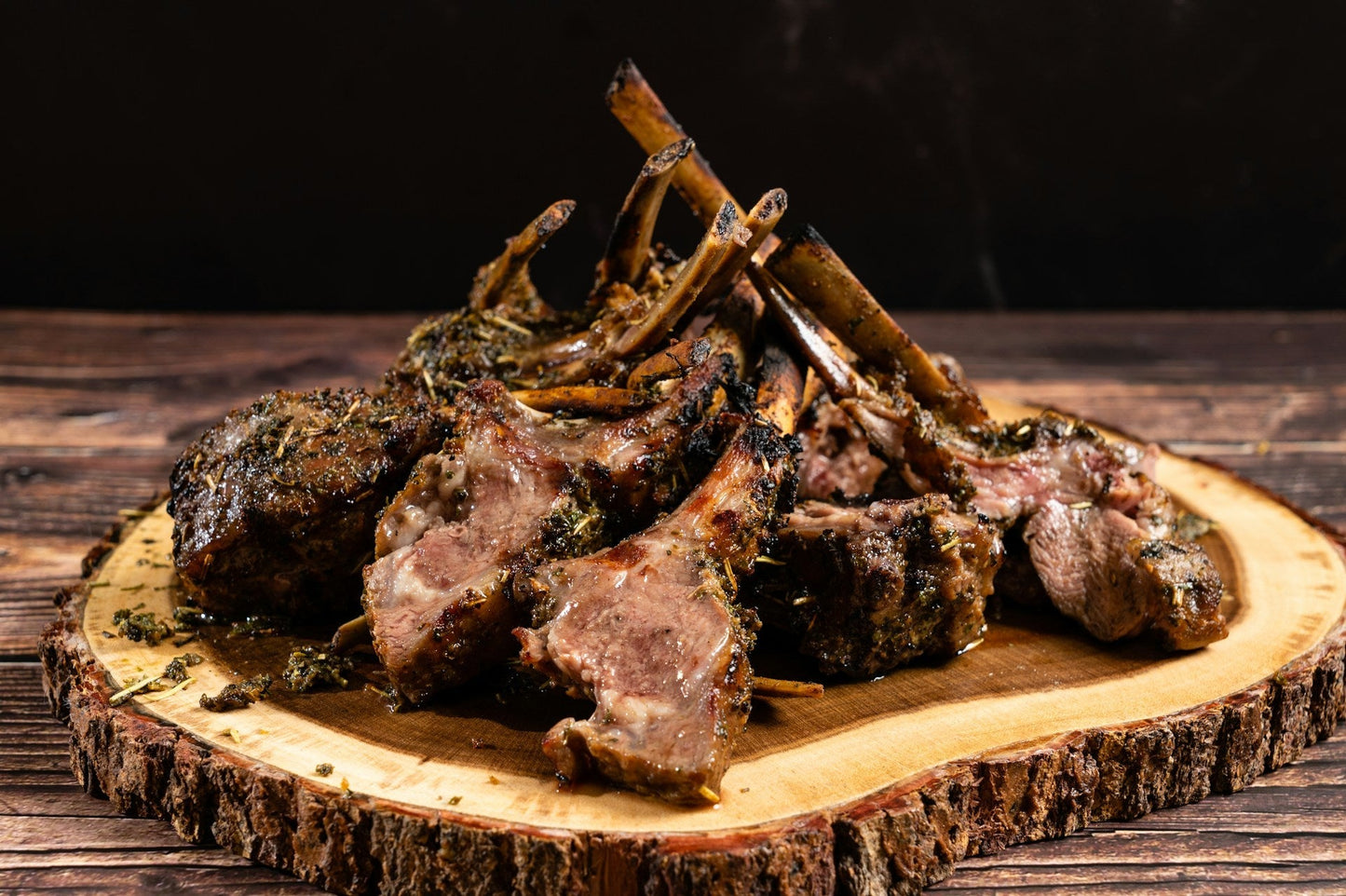 Grilled goat chops with lemon wedges